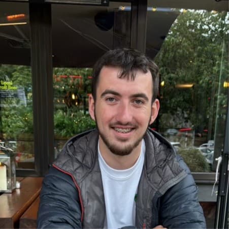 Mathew - Datblygwr Iau